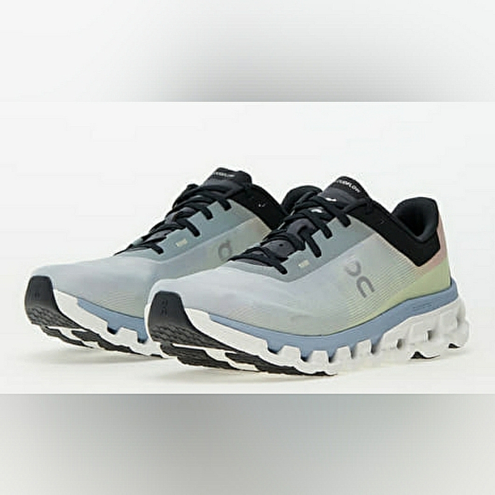 On Cloud Cloudflow 4  Light Green Running Shoes Men Size 8 or Women 9.5